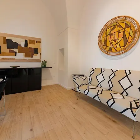 Suites7 Bed & Breakfast 3*