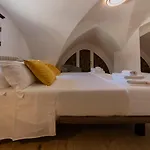 Suites7 Bed & Breakfast 3*