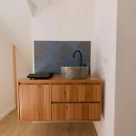 Suites7 Bed & Breakfast