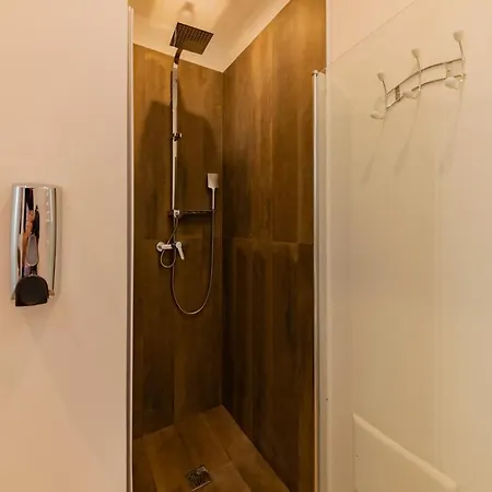 Suites7 Bed & Breakfast 3*