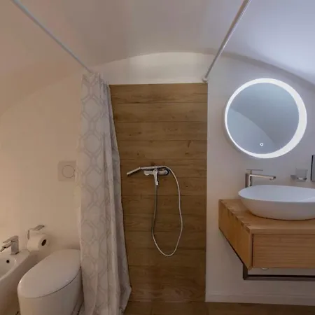 Bed & Breakfast Suites7 3*